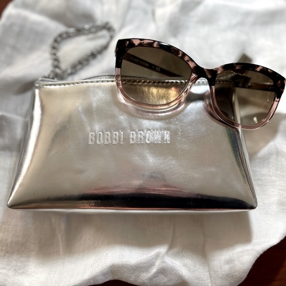Bobbi Brown The Stella/s DG4 Sunglasses, silver case that includes mirror. - Picture 2 of 11